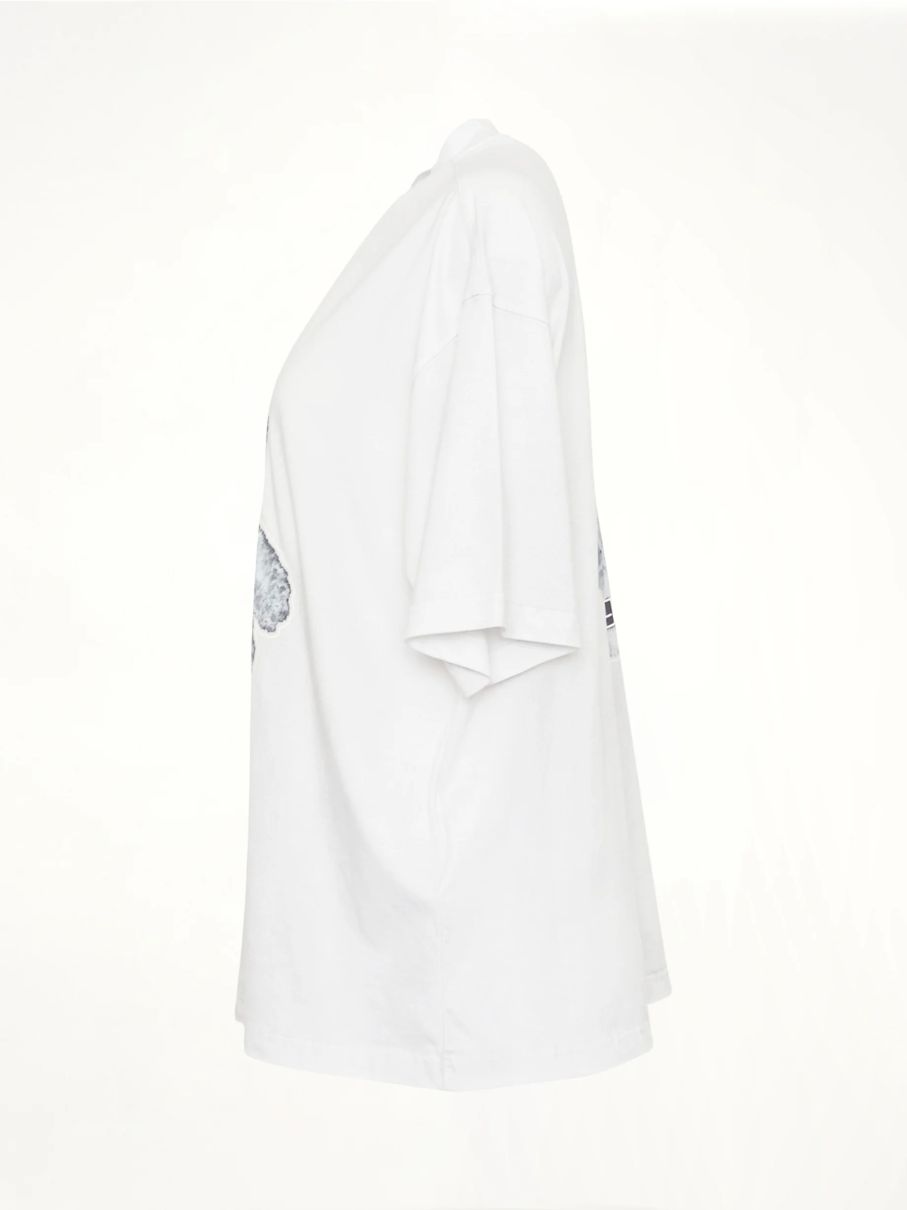 Pearl Necklace Teddy T-Shirt in White - Image 3